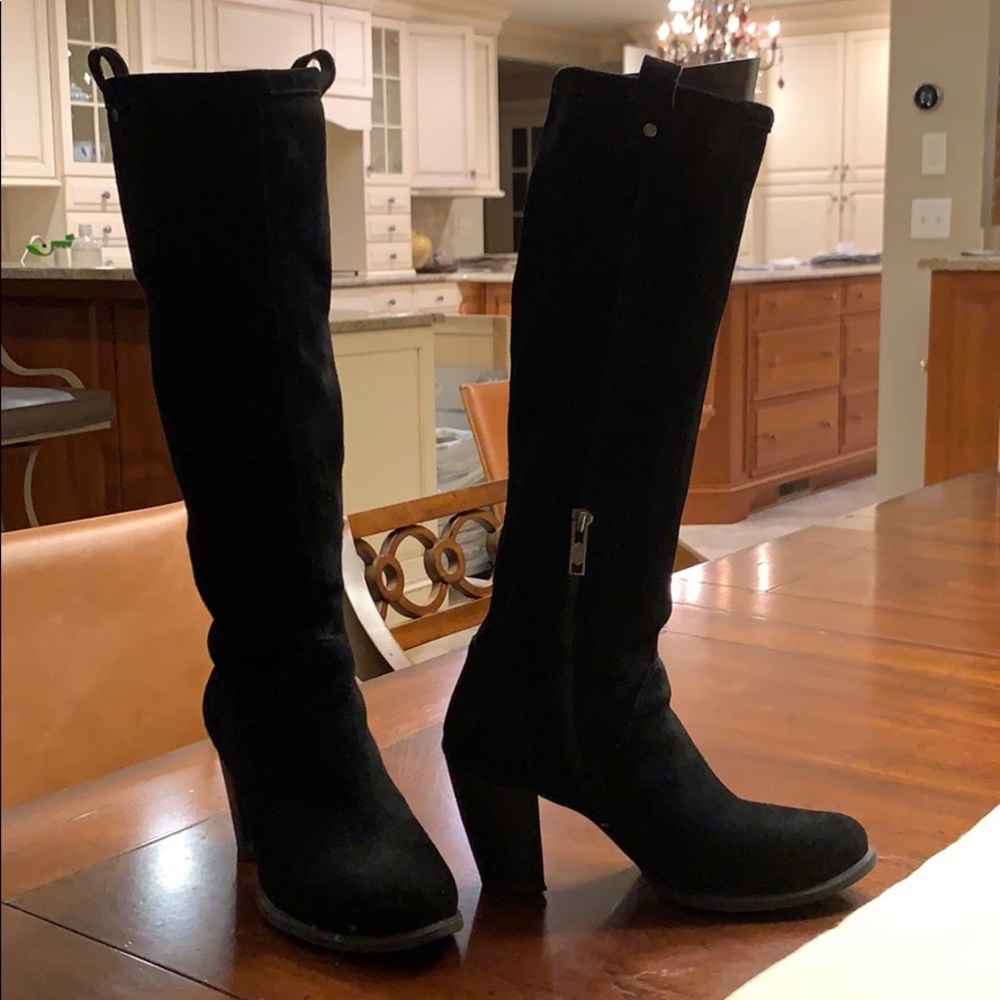 Ugg blk suede tall boot, stacked heel & side zip.